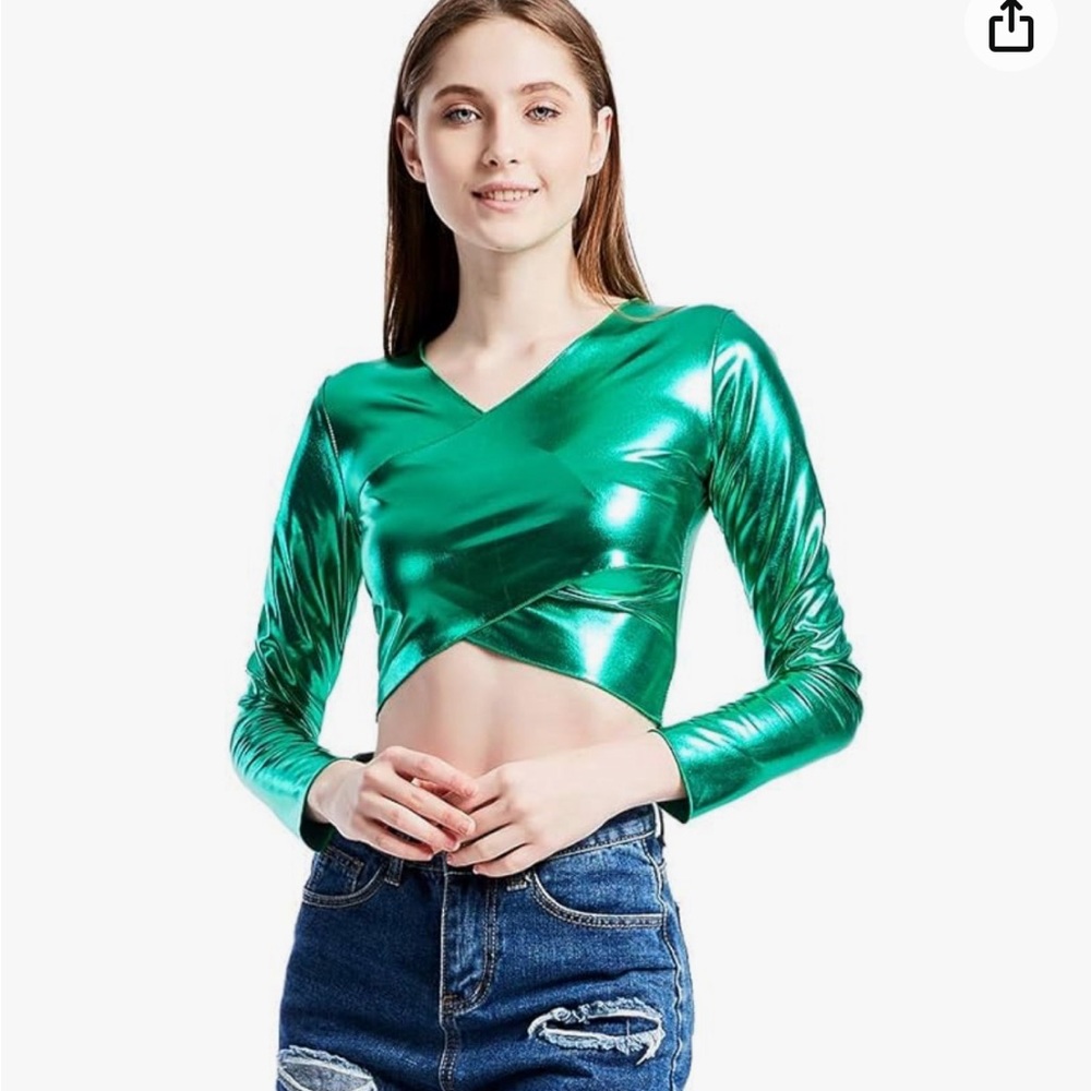 Never warn crop top. Fits like a Small or extra small